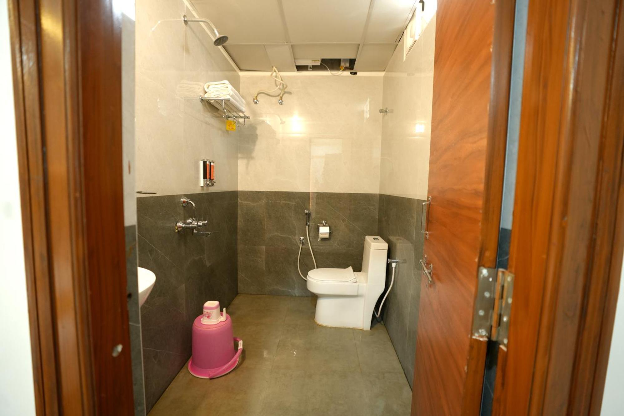 Viola Suites Haiderabad Buitenkant foto
