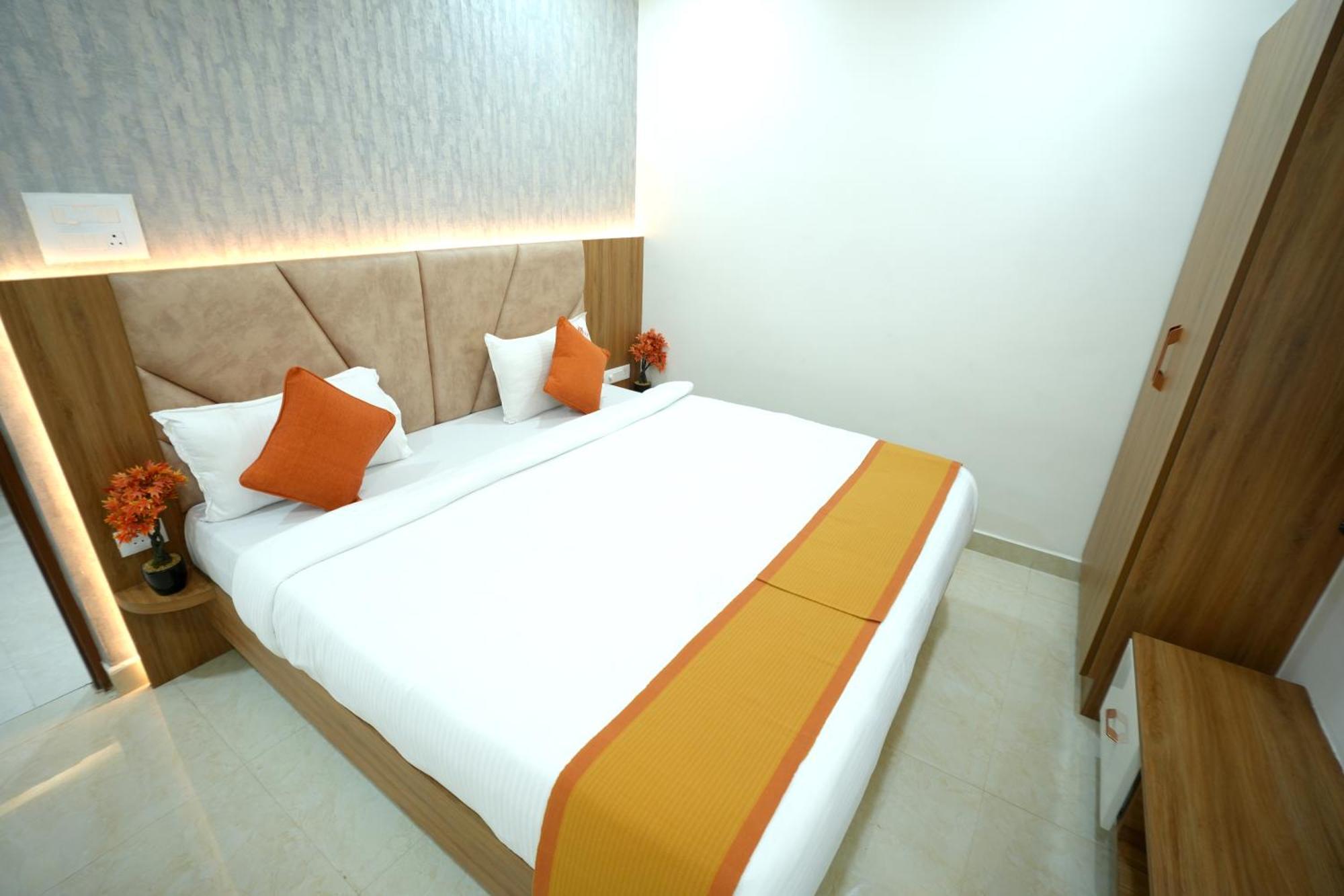 Viola Suites Haiderabad Buitenkant foto