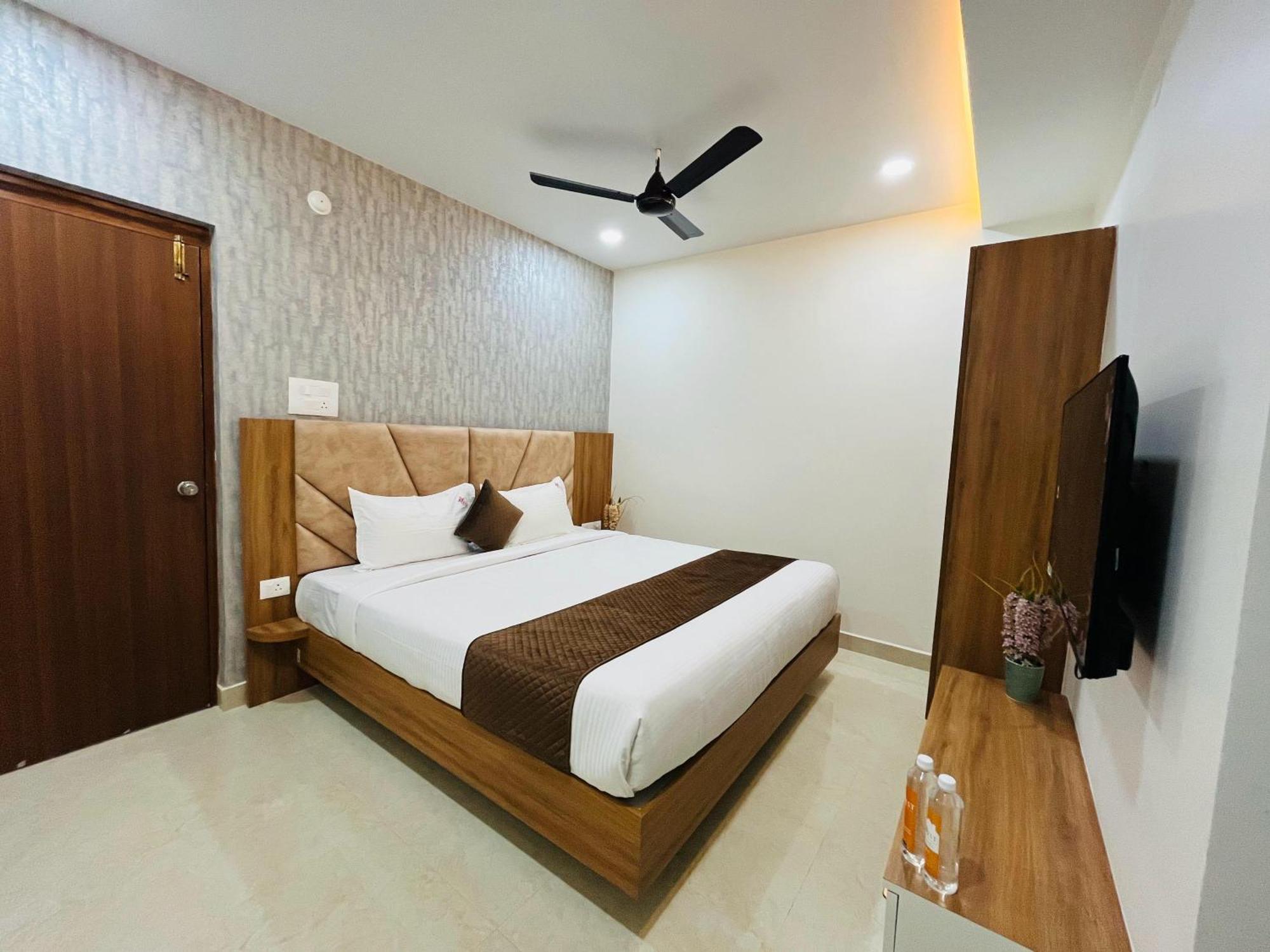 Viola Suites Haiderabad Buitenkant foto