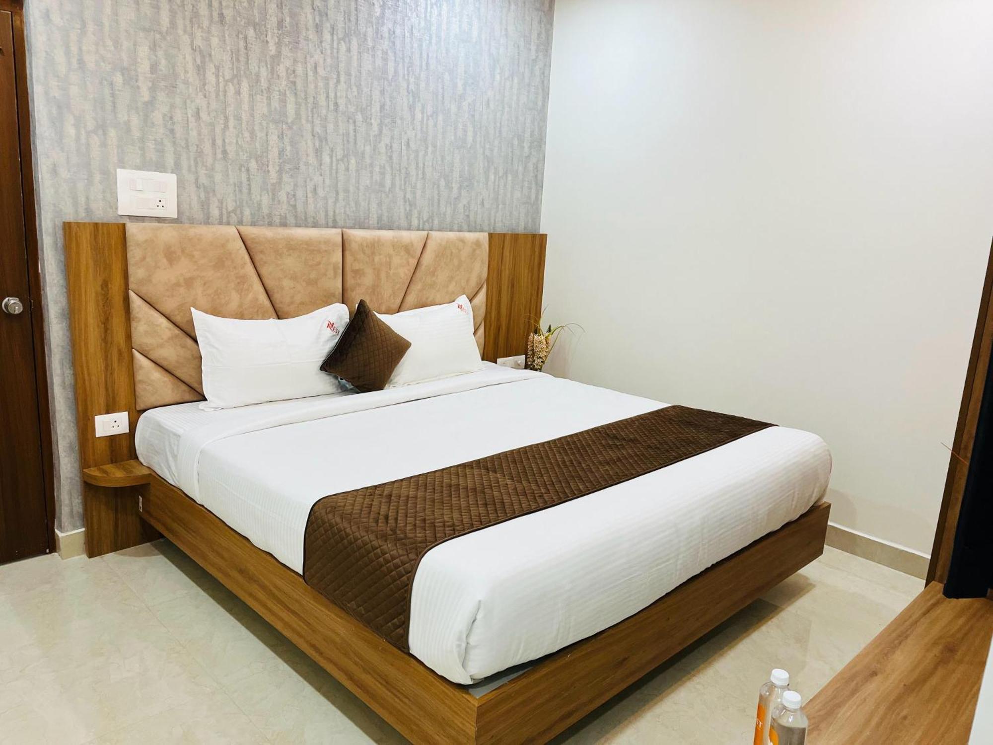 Viola Suites Haiderabad Buitenkant foto
