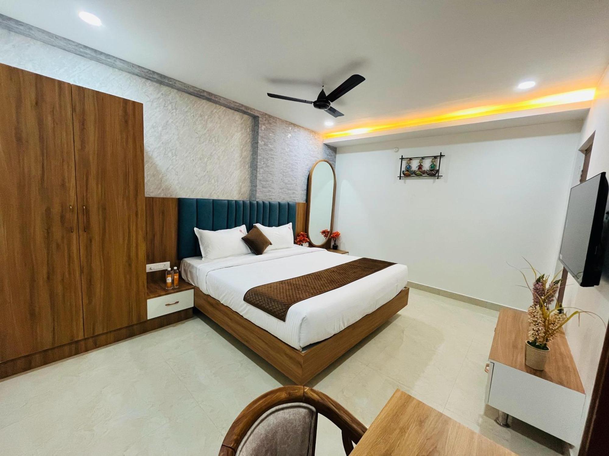 Viola Suites Haiderabad Buitenkant foto